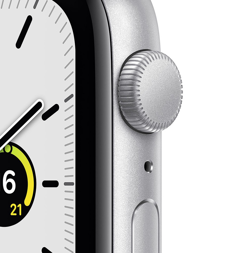 Фото — Apple Watch SE, 44 мм, алюминий серебристого цвета, спортивный ремешок белого цвета