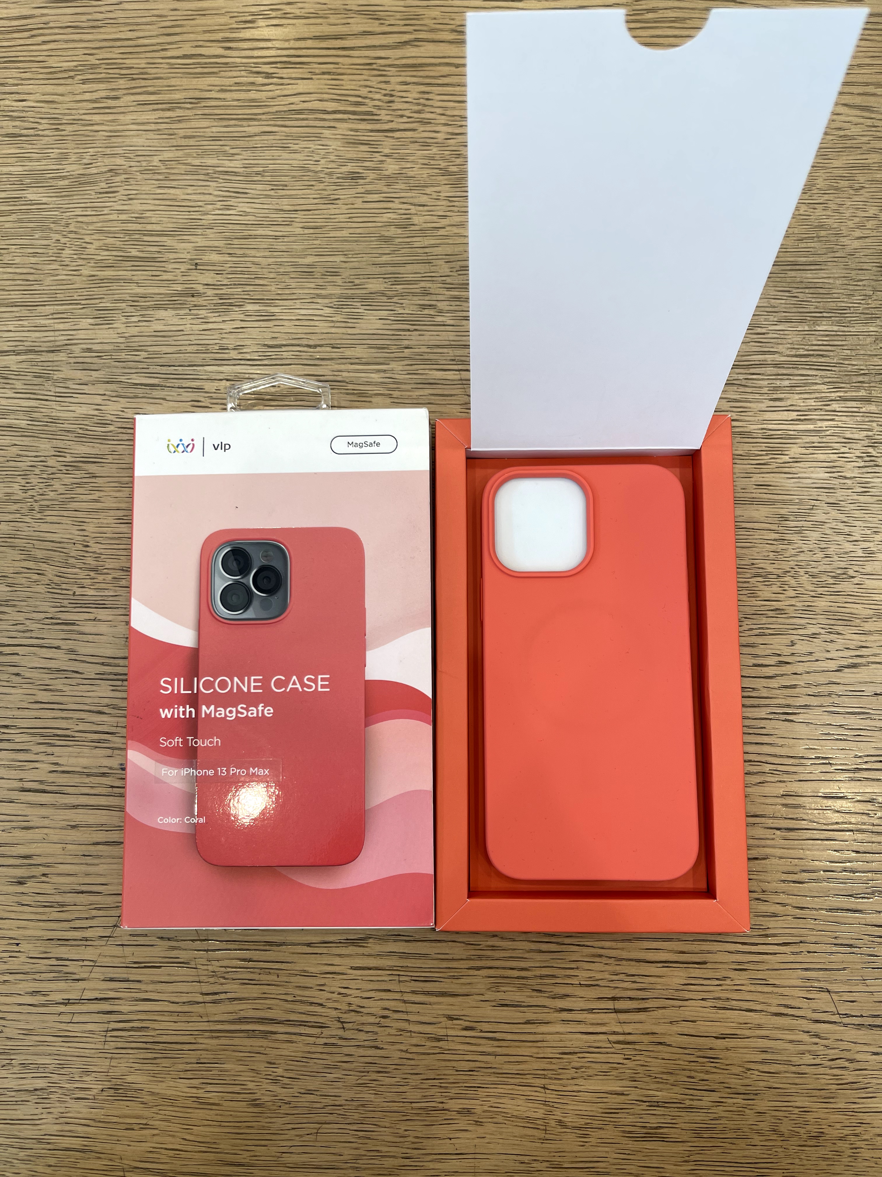 Фото — Чехол для смартфона vlp Silicone case with MagSafe для iPhone 13 Pro Max, коралловый (уценка)