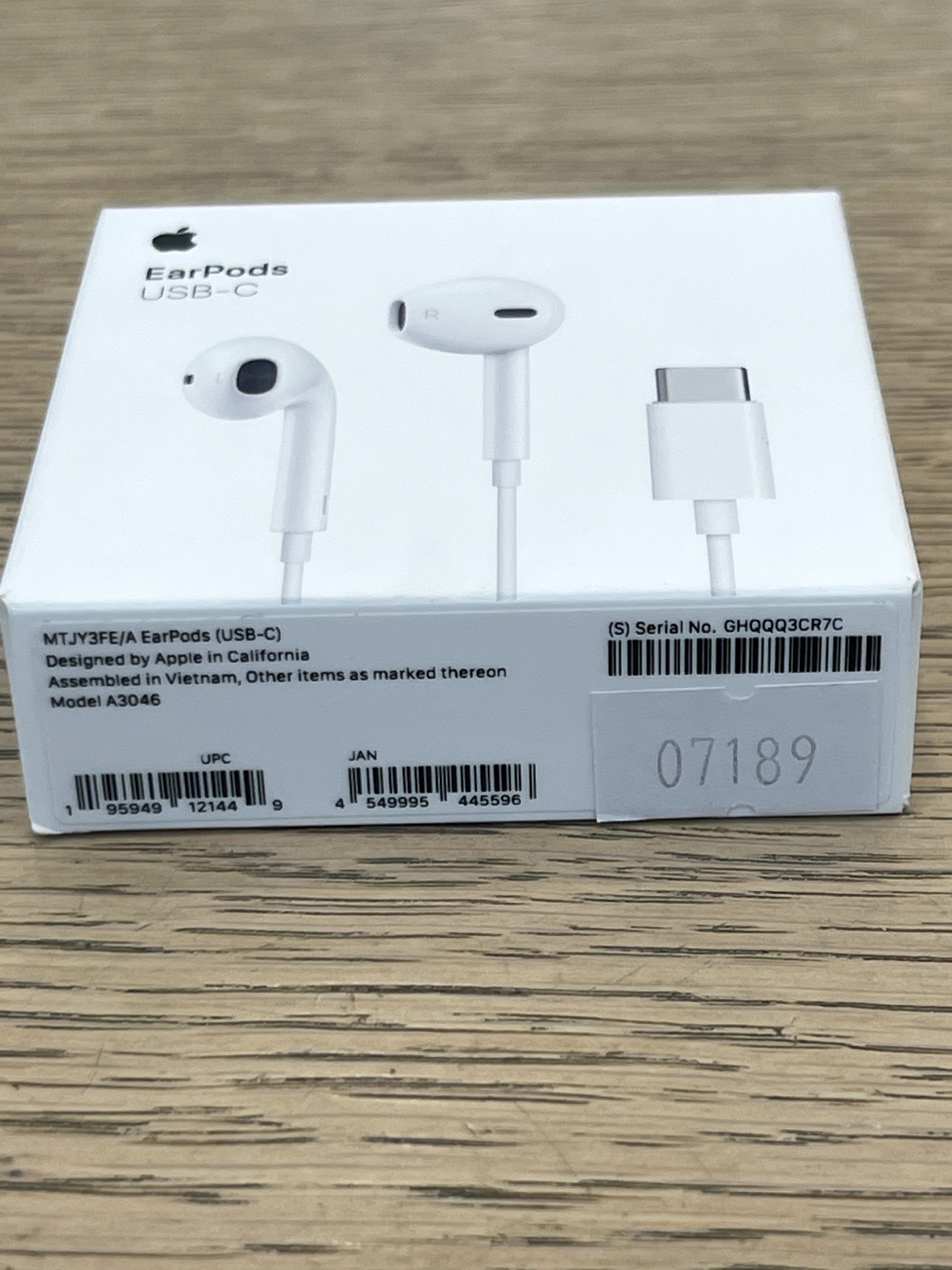 Фото — Наушники Apple EarPods USB-C (уценка)