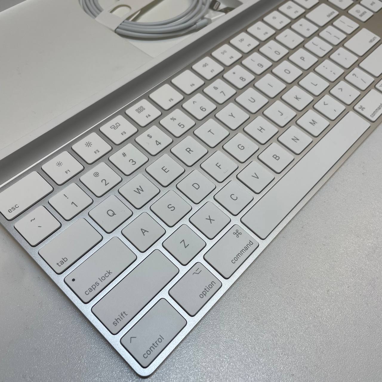 Фото — Клавиатура Apple Magic Keyboard с цифровой панелью, ENG, серебристый (уценка)