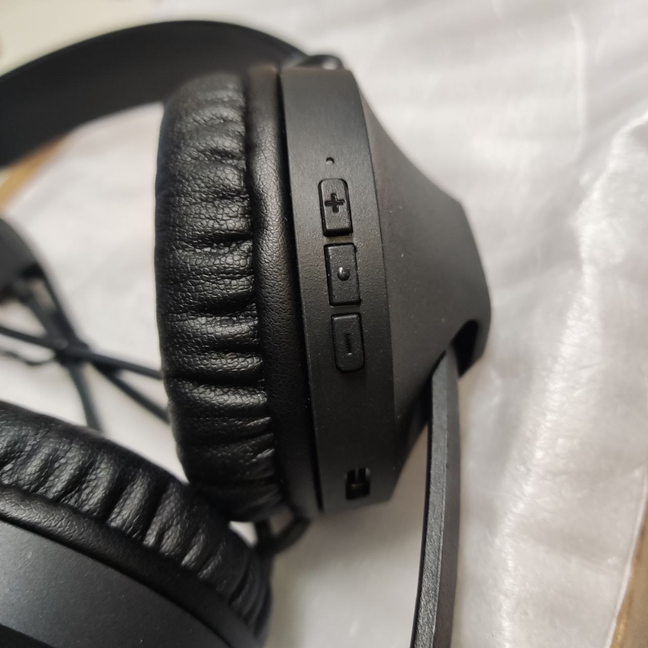 Фото — Беспроводные наушники Sennheiser HD 250BT, черный