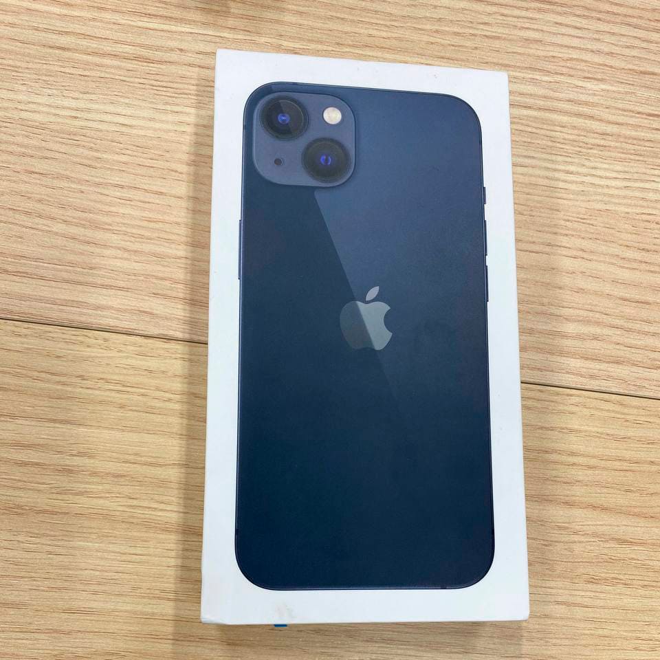 Фото — Смартфон Apple iPhone 13 2SIM, 256 ГБ, «тёмная ночь»