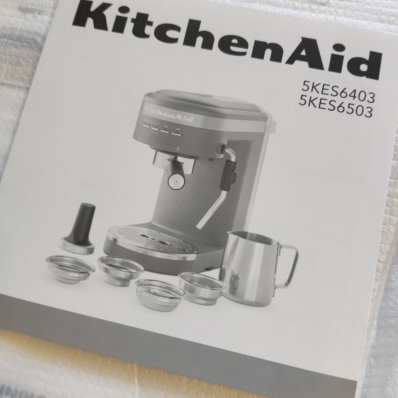 Фото — Кофемашина KitchenAid ESPRESSO 5KES6503EER, «Имперский красный» (уценка)