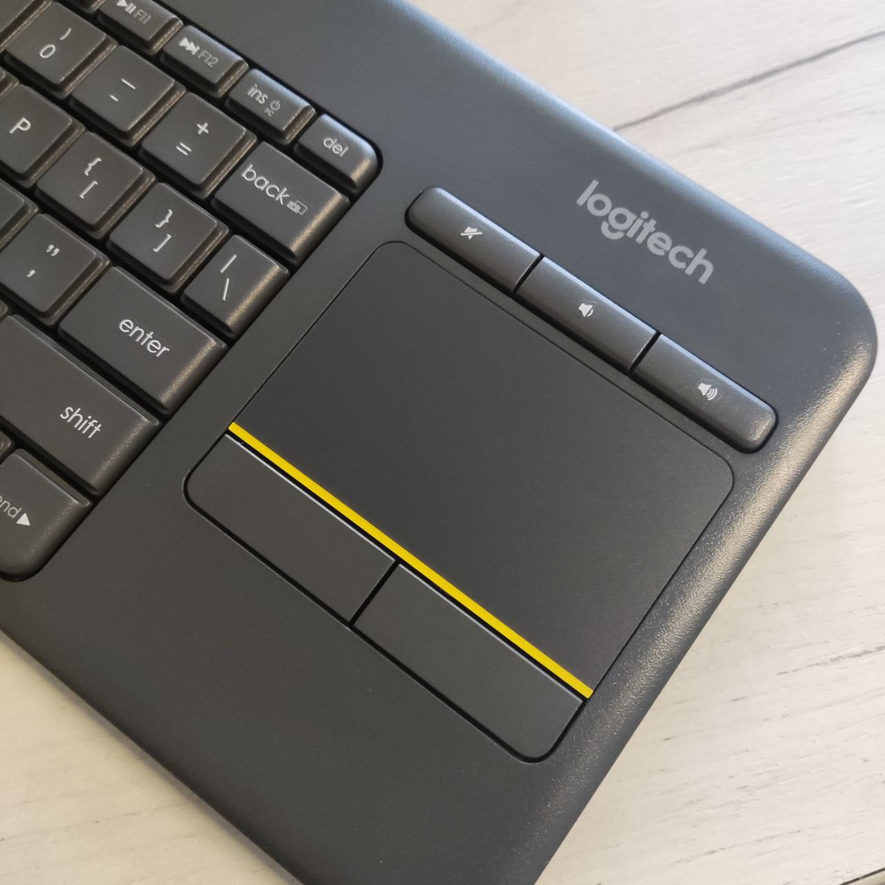Фото — Клавиатура Logitech K400 Plus, USB, Радиоканал, черный (уценка)