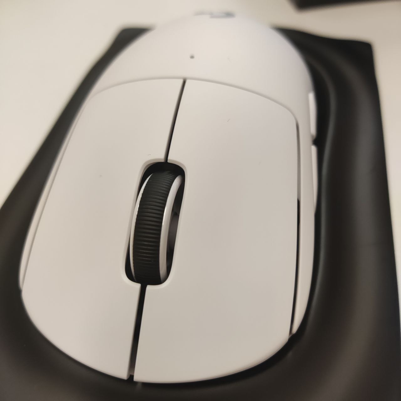 Фото — Беспроводная мышь Logitech PRO X Superlight, белый (уценка)
