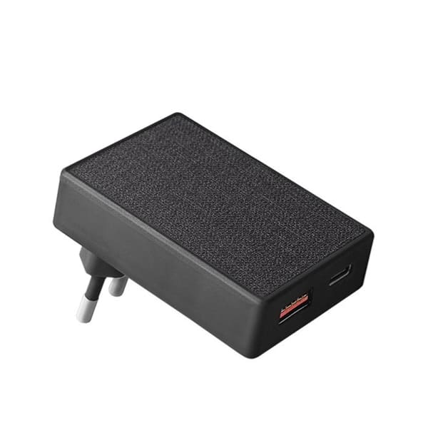 Фото — Сетевое зарядное устройство Uniq Votre Slim Duo PD20+, USB-C PD20 +USB-A QC3.0 20W, черный