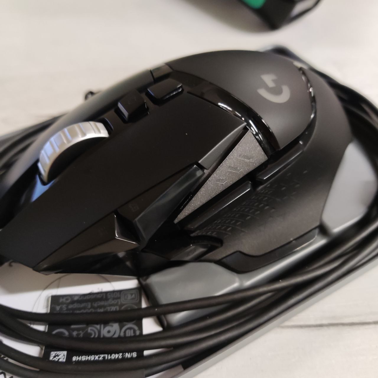 Фото — Мышь Logitech G502 HERO High Performance Gaming + встроенный кабель (2.1м) черный (уценка)