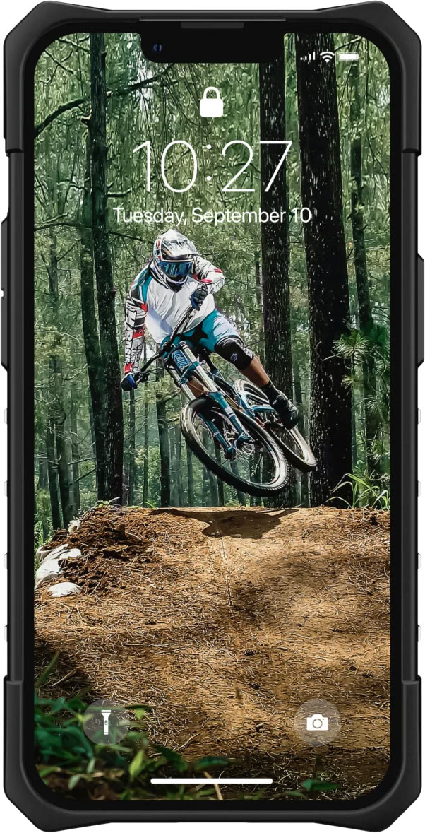 Фото — Чехол для смартфона UAG Plasma для iPhone 13, прозрачный