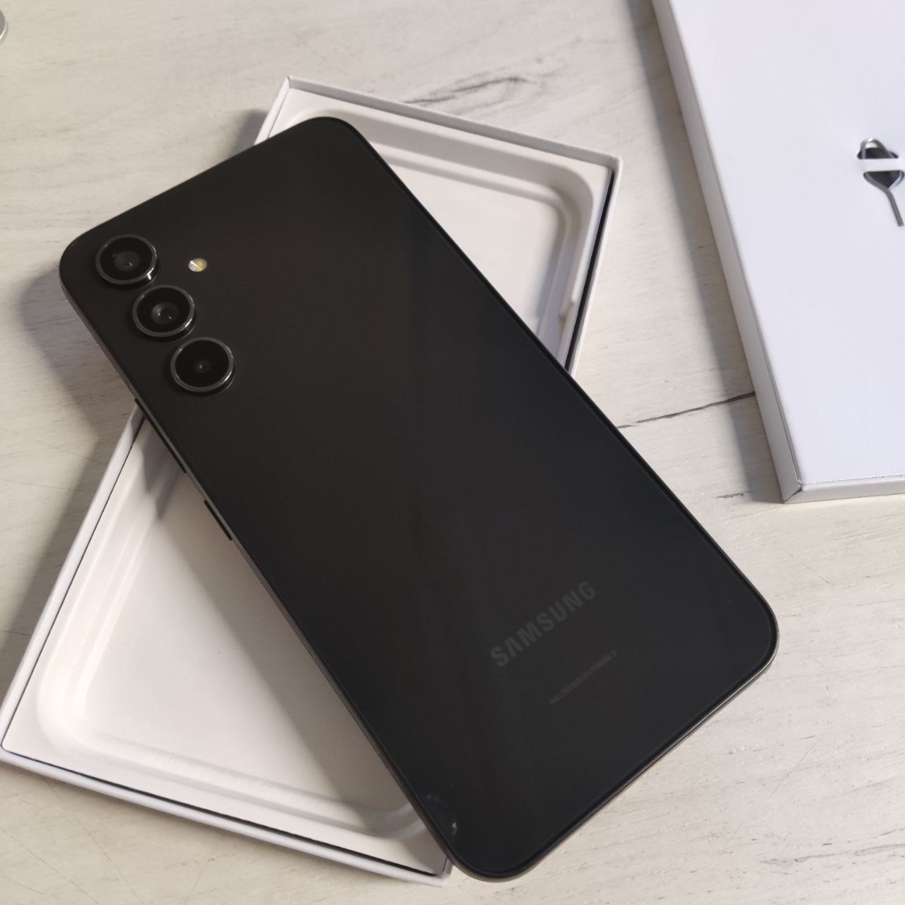 Фото — Смартфон Samsung Galaxy A54 8/128 Гб, «Потрясающий графит» (ЕАС) (уценка)