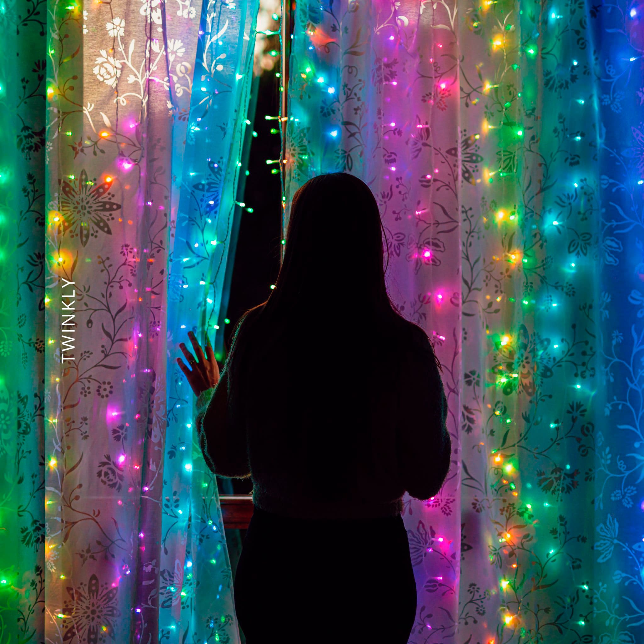 Фото — Гирлянда Twinkly Curtain 210 Multicolor LED (1x2.1м)