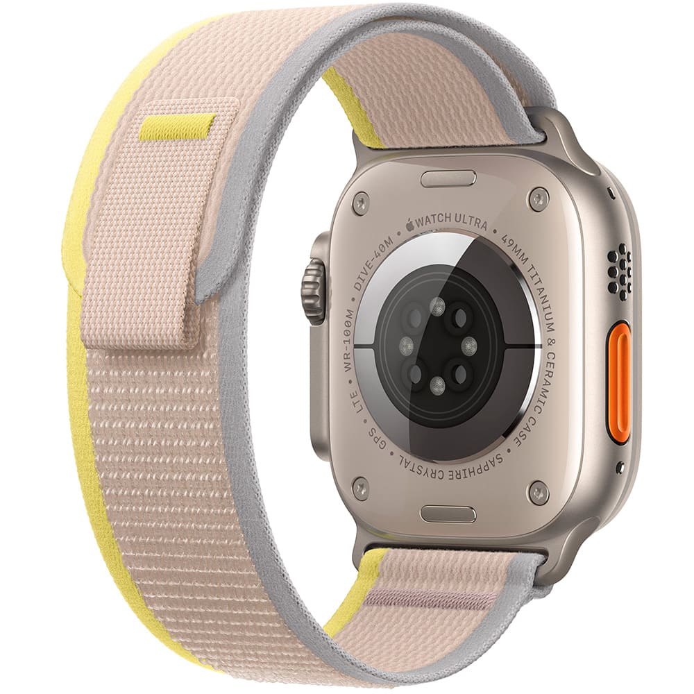 Фото — Apple Watch Ultra GPS + Cellular, 49 мм, корпус из титана, ремешок Trail желтого/бежевого цвета S/M
