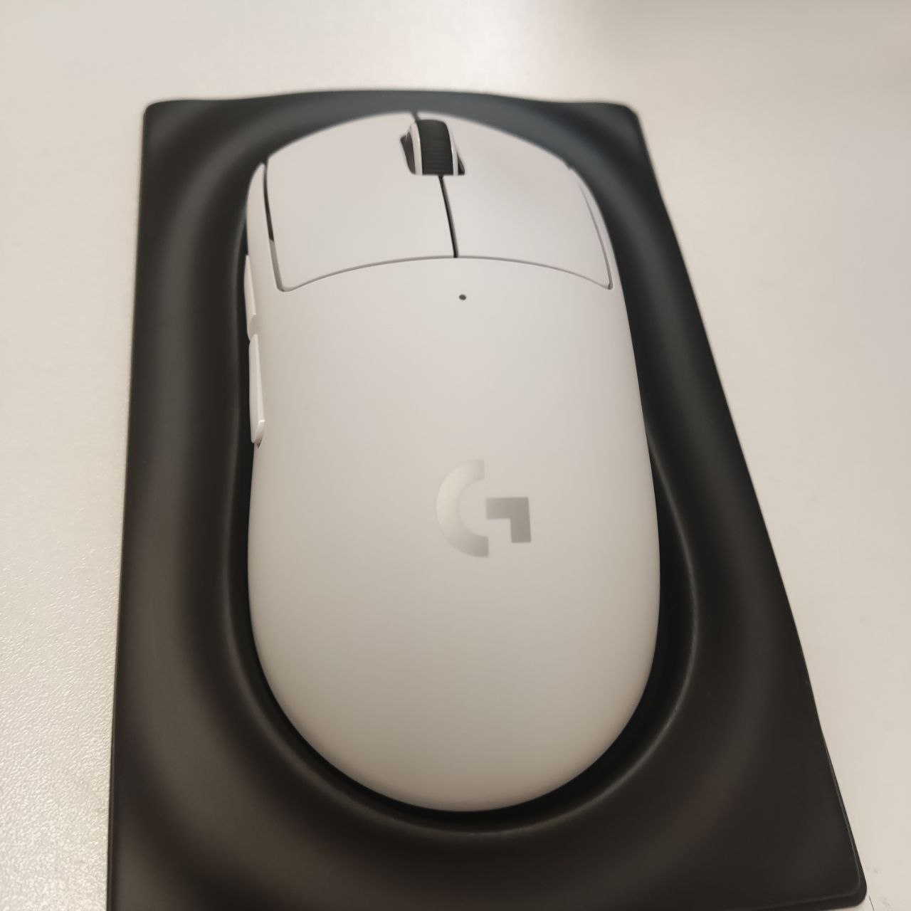 Фото — Беспроводная мышь Logitech PRO X Superlight, белый (уценка)