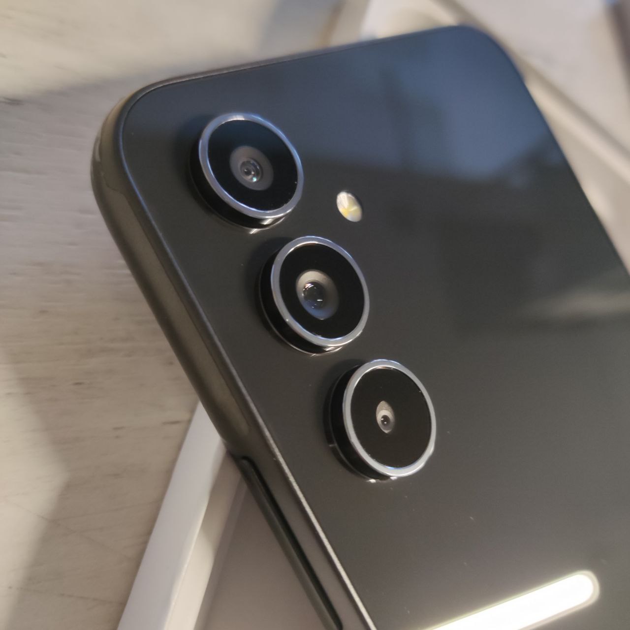 Фото — Смартфон Samsung Galaxy A54 8/128 Гб, «Потрясающий графит» (ЕАС) (уценка)