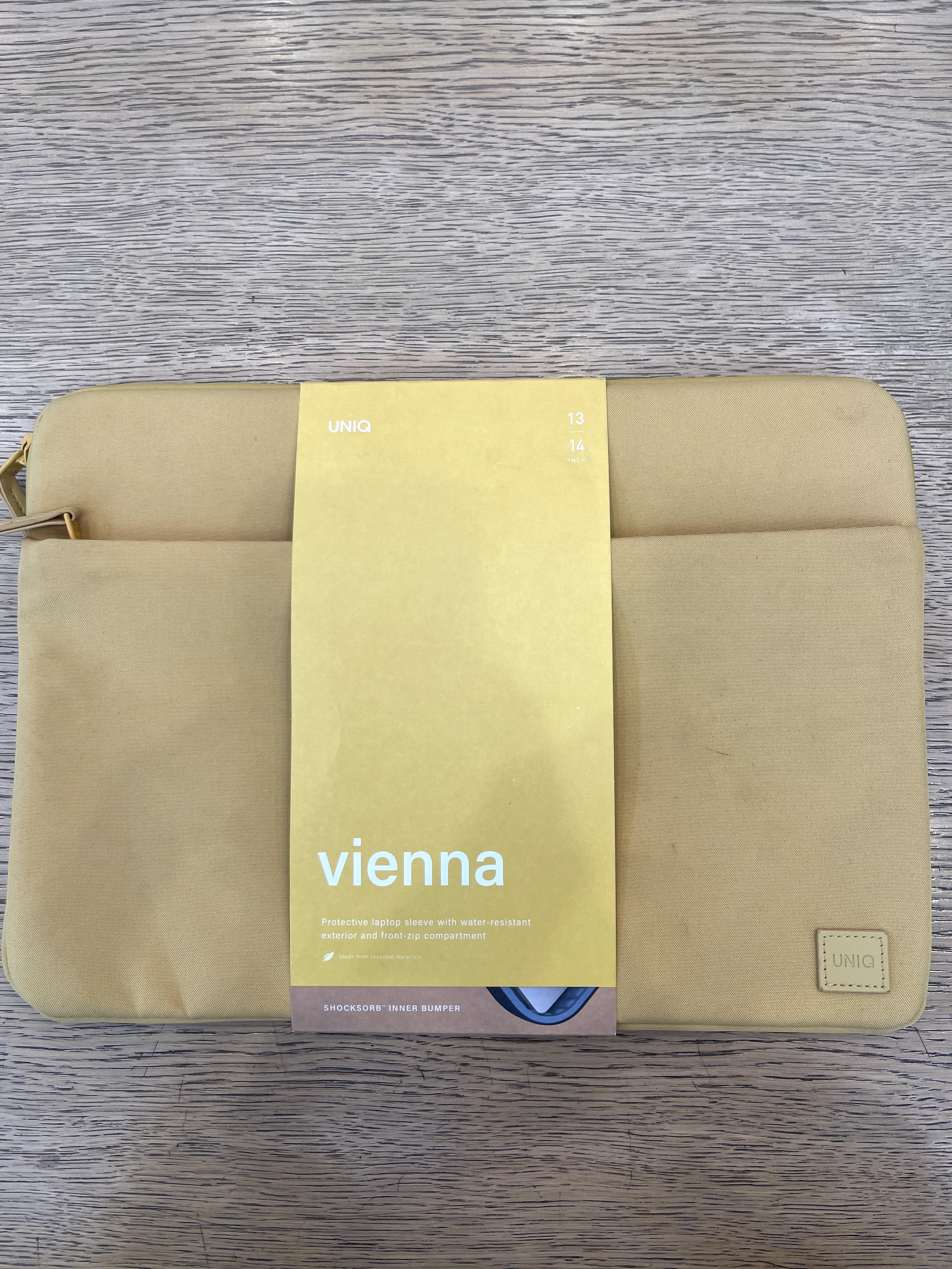 Фото — Чехол для ноутбука Uniq 14" Vienna RPET fabric Laptop sleeve (ShockSorb), желтый (уценка)