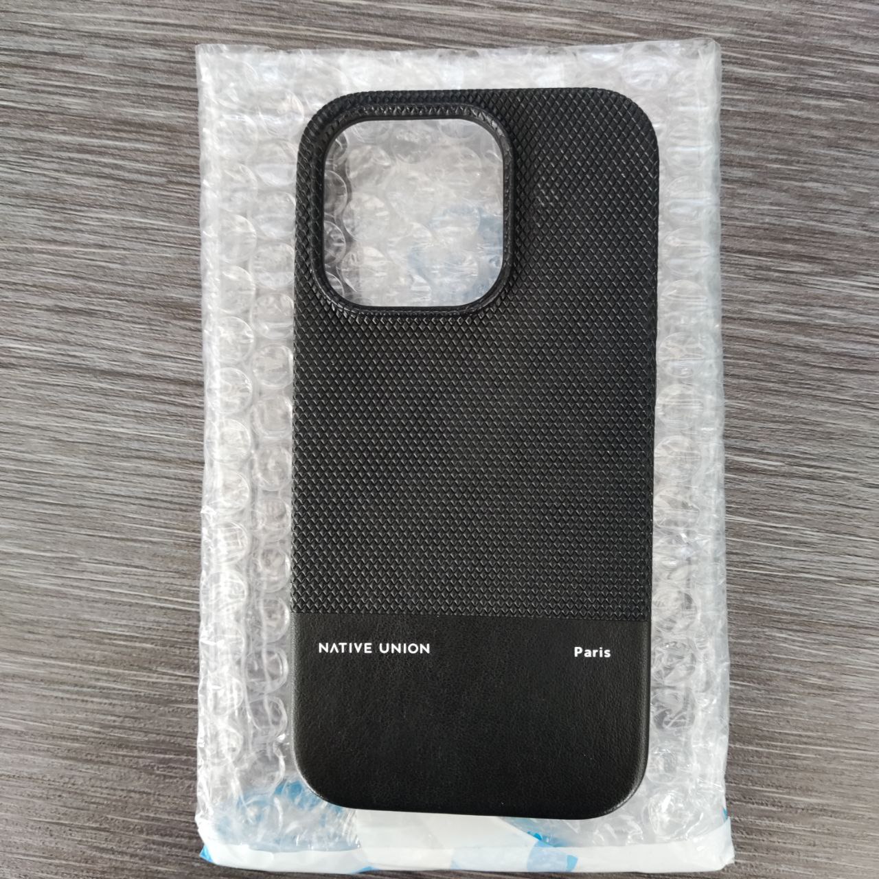 Фото — Чехол для смартфона Native Union (RE)CLASSIC CASE для iPhone 14 Pro, черный (уценка)