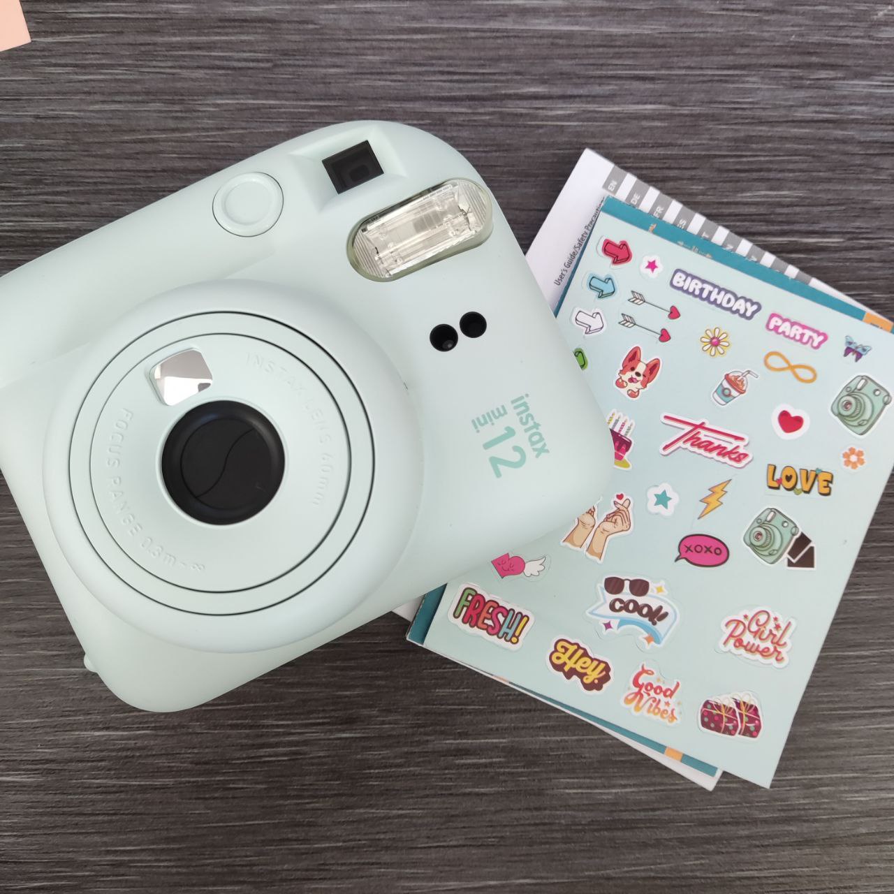 Фото — Фотоаппарат моментальной печати Fujifilm Instax mini 12, зеленый (уценка)