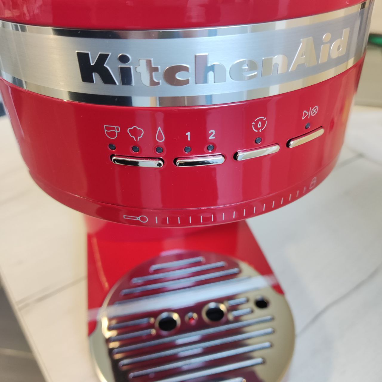 Фото — Кофемашина KitchenAid ESPRESSO 5KES6503EER, «Имперский красный» (уценка)