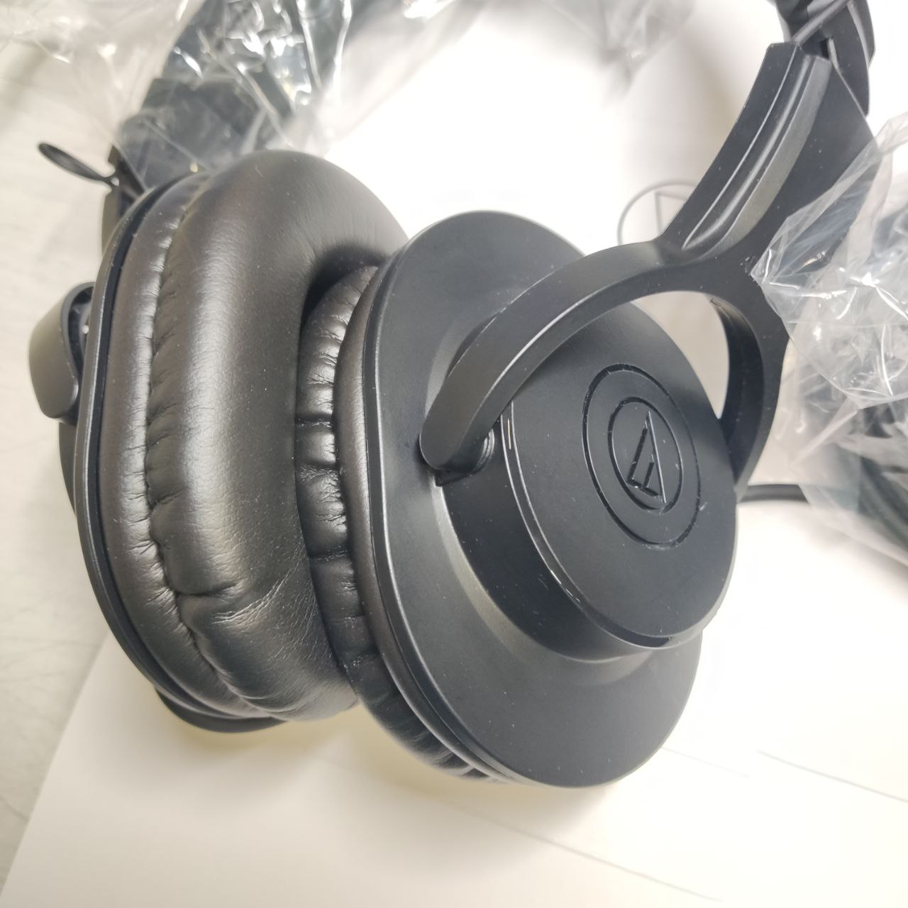 Фото — Наушники Audio-Technica ATH-M20x, черный (уценка)