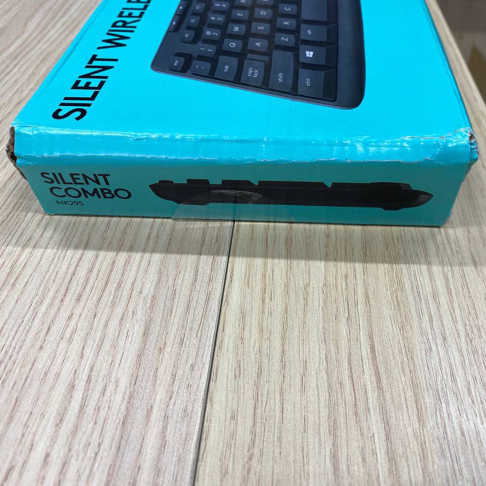 Фото — Комплект (клавиатура и мышь) Logitech MK295 Silent Wireless Combo, USB, беспроводной, черный
