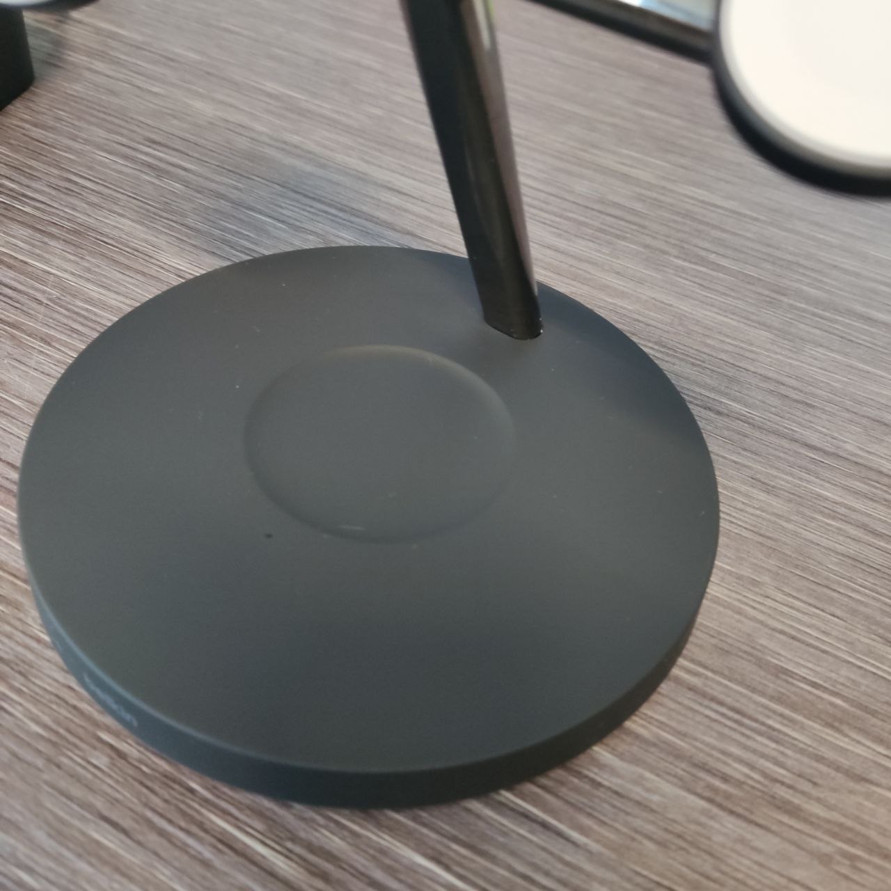 Фото — Зарядное устройство Belkin BoostCharge PRO MagSafe 3-in-1 Wireless Charger 15W, черный (уценка)