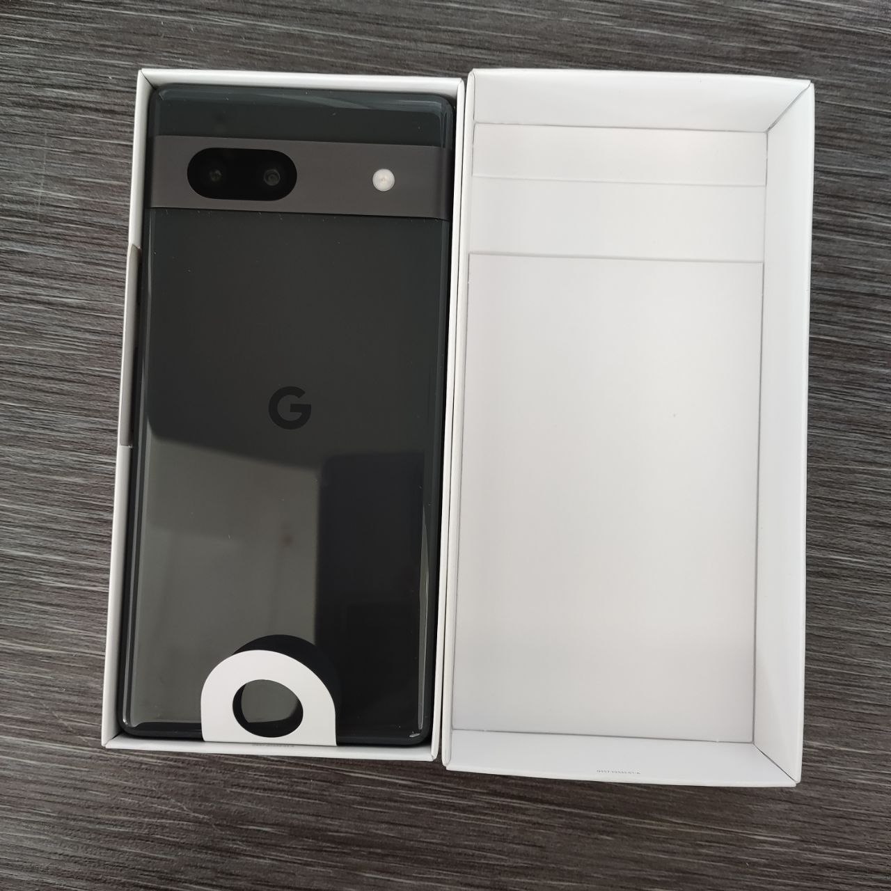 Фото — Смартфон Google Pixel 7A 8/128 Гб, JP, «Древесный уголь» (уценка)