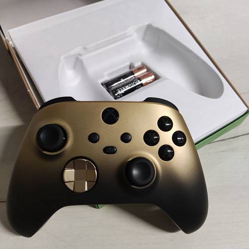 Геймпад Microsoft Xbox Wireless Controller, Gold Shadow Special Edition, золотой (уценка)