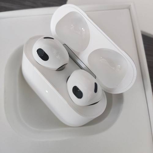 Наушники Apple AirPods (3‑го поколения) с беспроводным зарядным футляром (уценка)