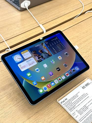 Apple iPad Pro (2022) 12,9" Wi-Fi, 128 ГБ, серебристый (уценка)