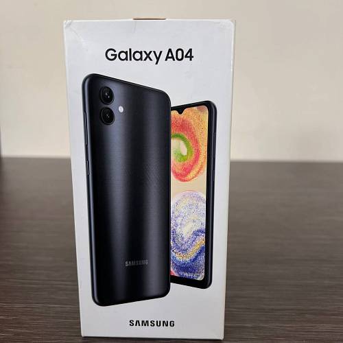 Смартфон Samsung Galaxy 04 4/64 Гб, черный (уценка)