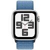 Фото — Apple Watch SE (2-е поколение 2023), 40 мм, алюминий серебристого цвета, тканевый ремешок синий