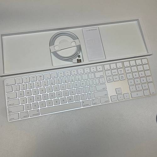 Клавиатура Apple Magic Keyboard с цифровой панелью, ENG, серебристый (уценка)