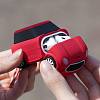 Фото — Чехол для наушников Elago Mini Car Silicone Hang case для AirPods 1&2, красный