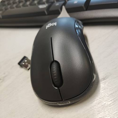 Комплект (клавиатура и мышь) Logitech MK295 Silent Wireless Combo, USB, беспроводной, черный (уценка)