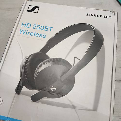 Беспроводные наушники Sennheiser HD 250BT, черный